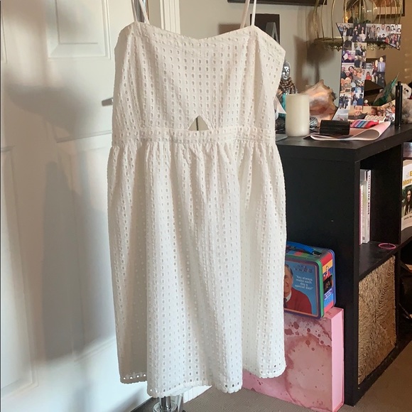 White eyelet style dress - Picture 3 of 4
